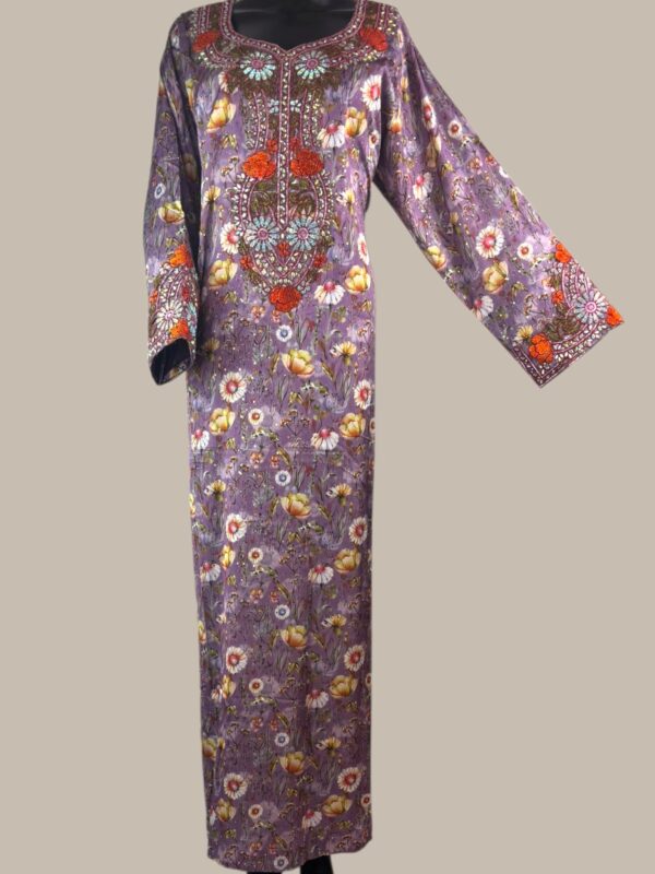 Paarse jalabiya met strass applicatie