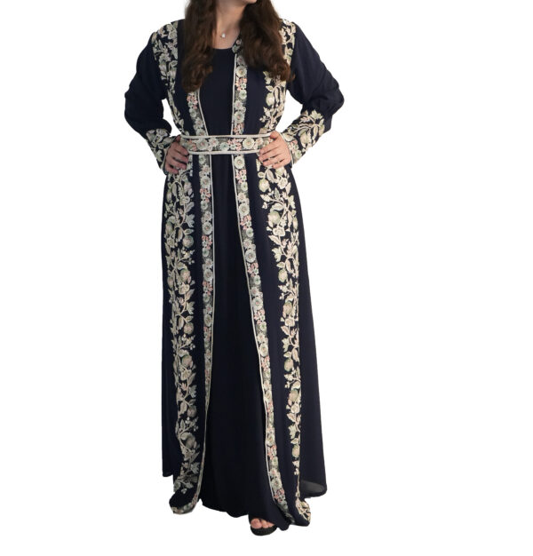 Blauwe jurk en bisht