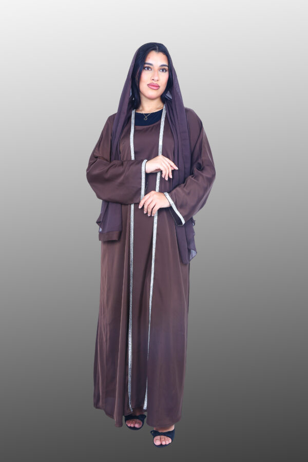Bruine abaya met bijpassende hoofddoek