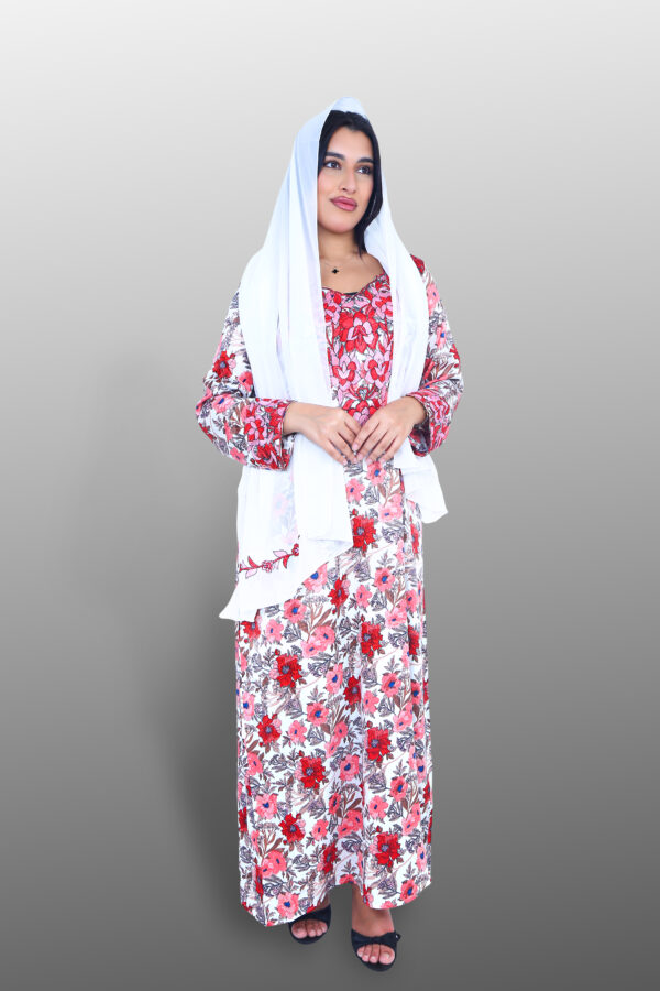 Rode jalabiya met bijpassende hoofddoek